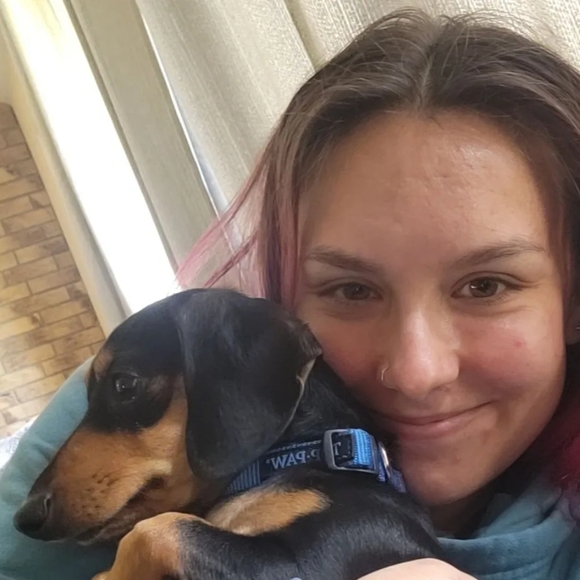 Meet your Posher, Alyssa - Picture 2 of 7